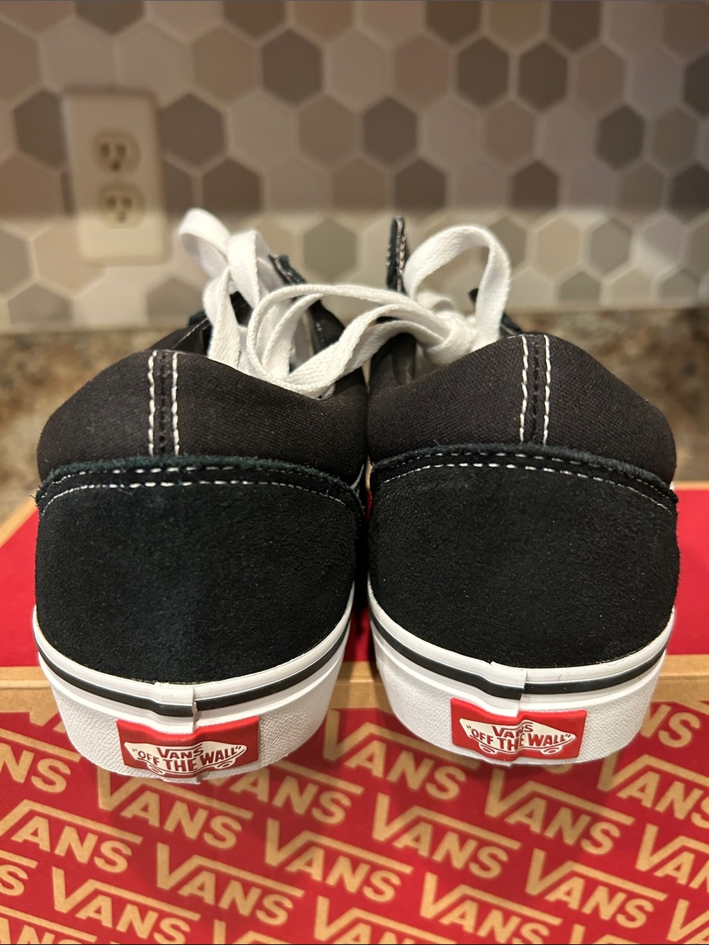 Van’s Old Skool Classic Black and White Skate Sneakers - Men's 11 New w/box - Picture 5 of 8